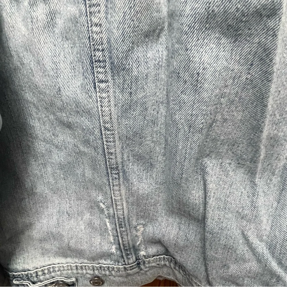 Old Navy Women's Distressed Blue Jean Jacket XL 100% Cotton - Picture 6 of 7
